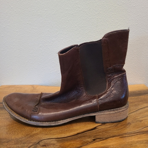 Charles David Brown Leather Chelsea Boots - Picture 7 of 9